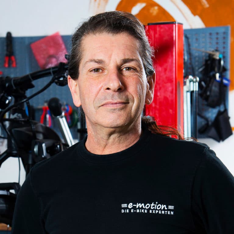 e-Bike Servicemitarbeiter Steffen der e-motion e-Bike Welt Bremen