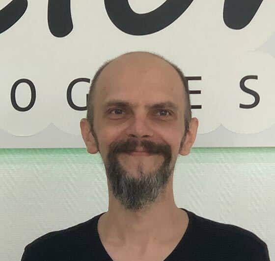 • Schrauber aus Leidenschaft <br>• gelernter Feinmechaniker <br>• Hobbyprogrammierer