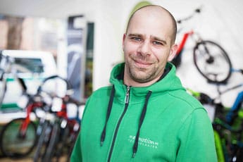 • Experte für Leasing & Finanzierung <br>• 15 Jahre Branchenerfahrung <br>• begeisterter Fahrradfahrer bzw. e-Bike Fahrer <br>• hat seine Leidenschaft zum Beruf gemacht