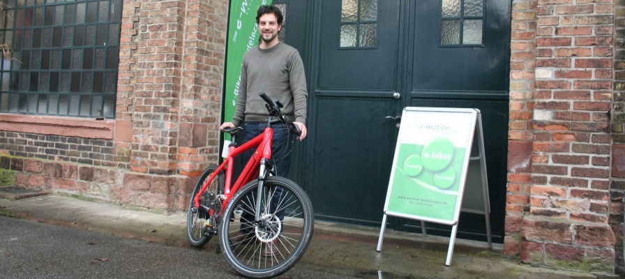 Niklas Geschäftsführer e-motion e-Bike Welt Worms mit e-Bike