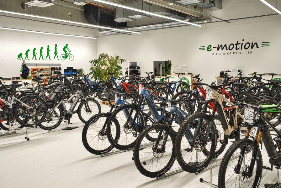 Eine große Auswahl an brandneuen e-Bike Modellen renommierter Hersteller in der neuen e-motion e-Bike Welt Ulm