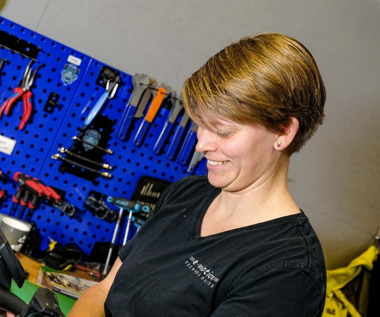 Mitarbeiterin Wera der e-motion e-Bike Welt Ahrensburg