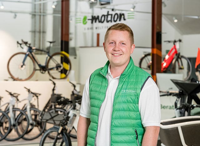 Mitarbeiter Philipp der e-motion e-Bike Welt Frankfurt Nord