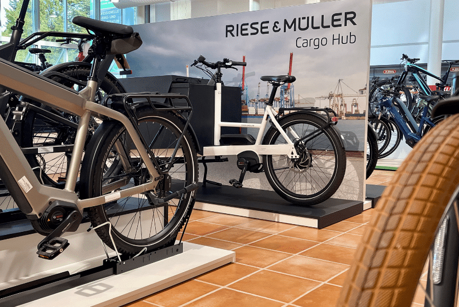 Blick in das Sortiment von Riese & Müller und dem Cargo Hub. 