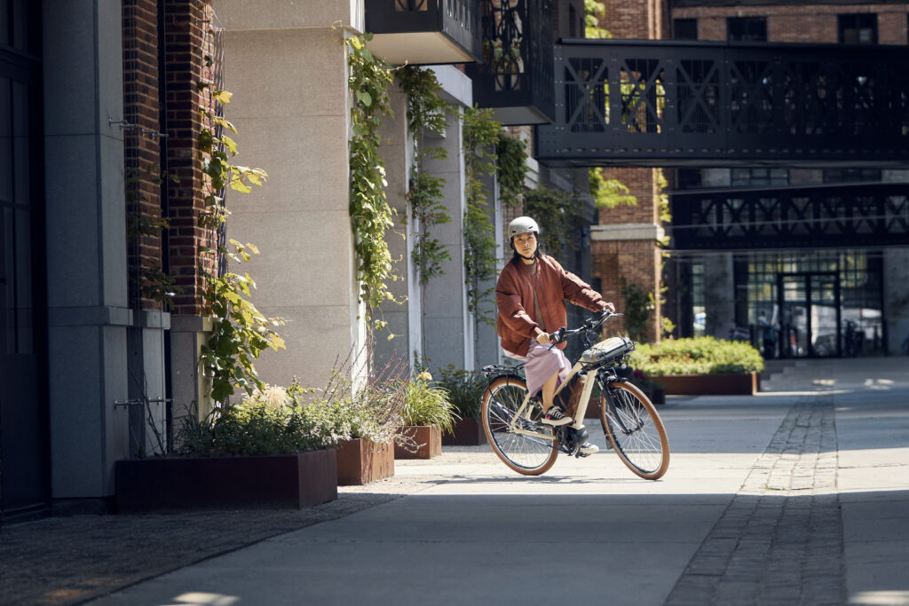 Eröffnung der e-motion e-Bike Welt Leipzig-Mölkau 25 Cruiser2 Mixte RM NL 08001 01 Fahren