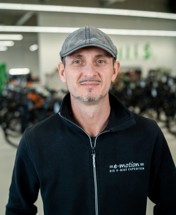 Riese & Müller e-Bikes in der e-motion e-Bike Welt in Ulm emotion mitarbeiter 1105